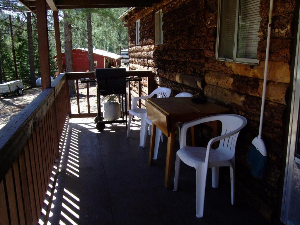 Sierra Bonita Cabins And Rv Park 과달루피타 객실 사진